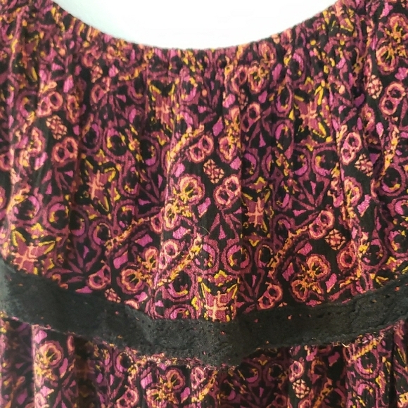 Mossimo Supply Co Pink and Black Ruffled Sleeveless Blouse - Picture 3 of 6